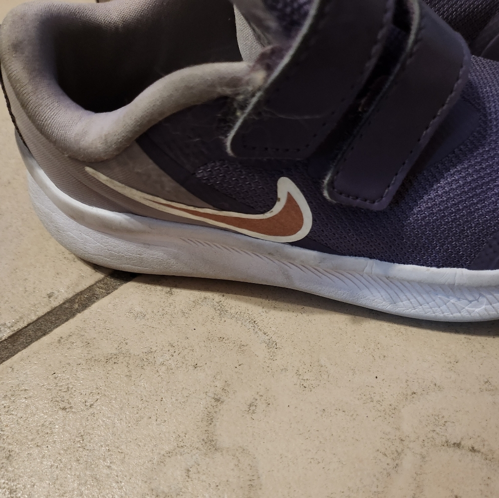 Nike - Picture 2 of 5